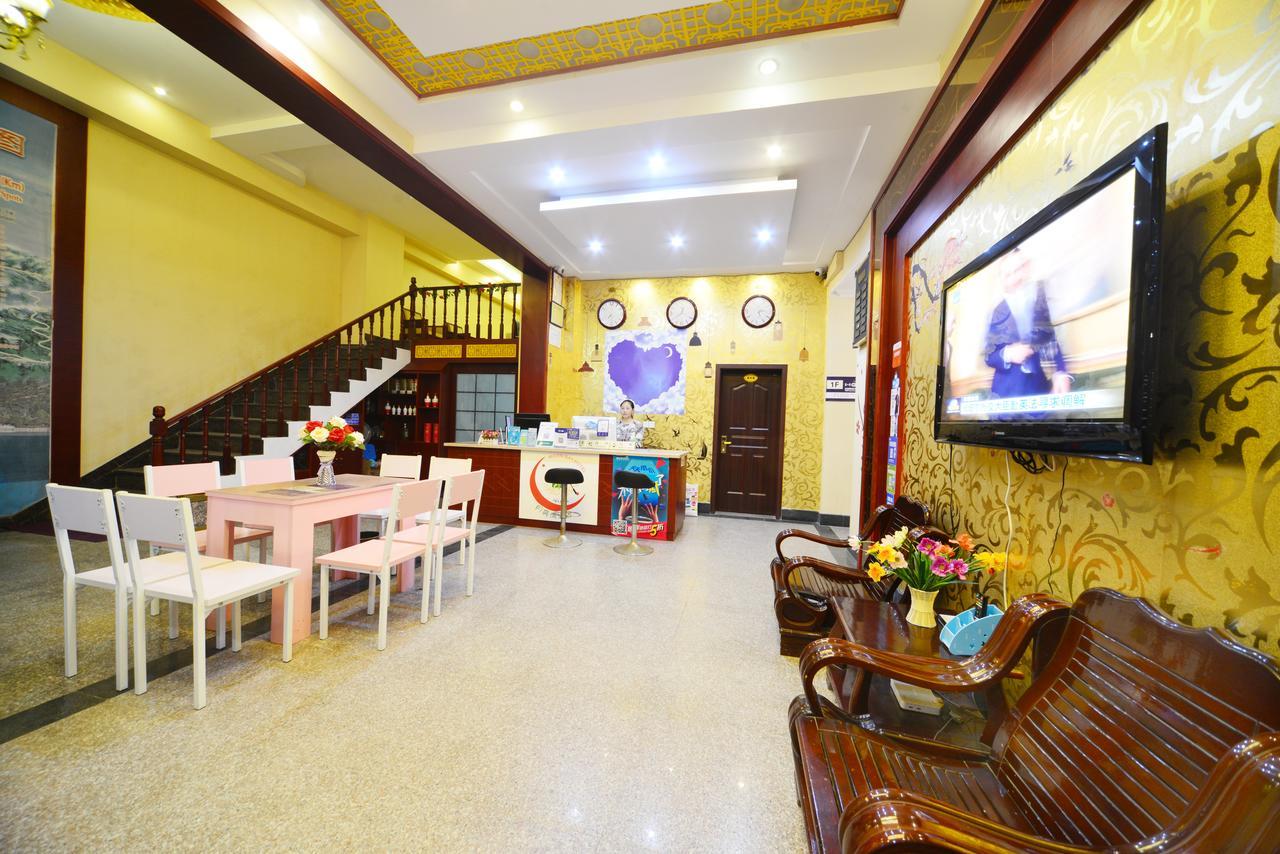Emeishan Moon Bay Hotel Exterior foto